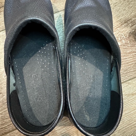 Women’s sanita metallic blue slip on clogs - Picture 6 of 8